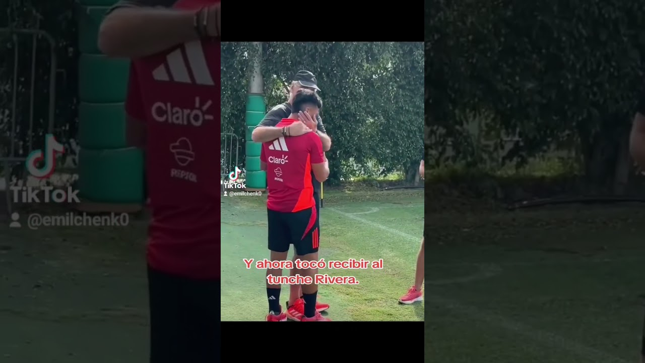 El abrazo de f&eacute; entre Jos&eacute; 