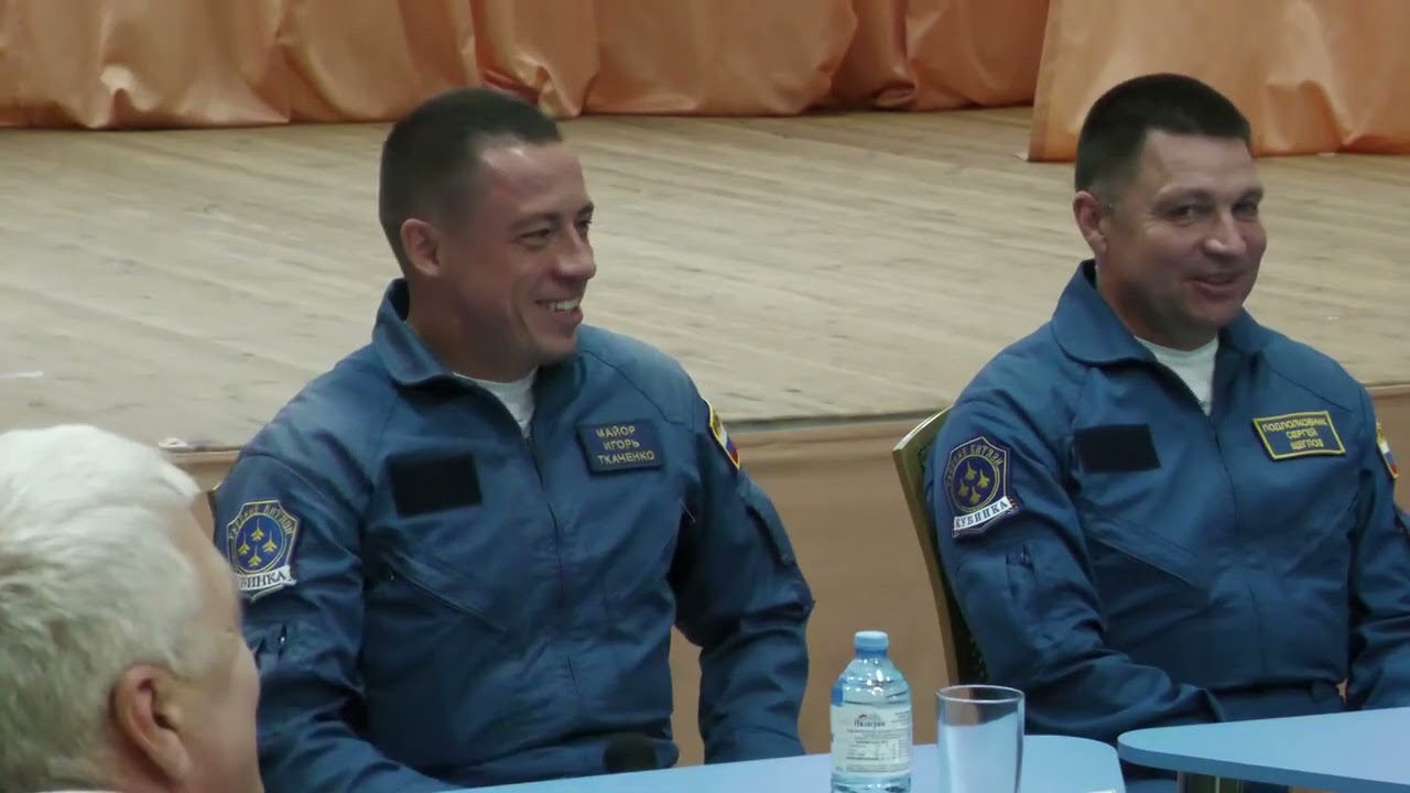 Встреча школьников г Сургута с пилотажной группой  