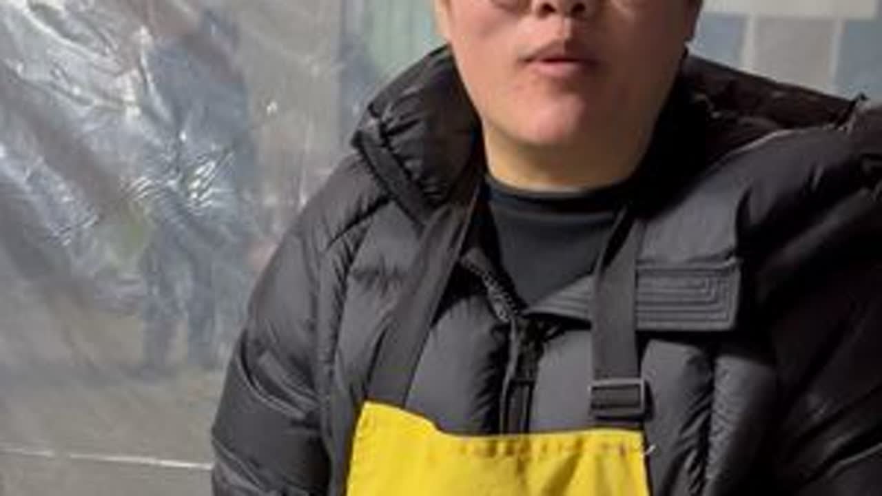 一段时间不吃家里人都馋大包子了，小孩正长身体的时候，我相信每个当父母的都想让她们多吃点，好几天不吃大包子今天第一锅直接见底了，三包吃的噎的勾勾的，刚掀出来的热包子吃着真得劲啊 #记录我的真实生活...