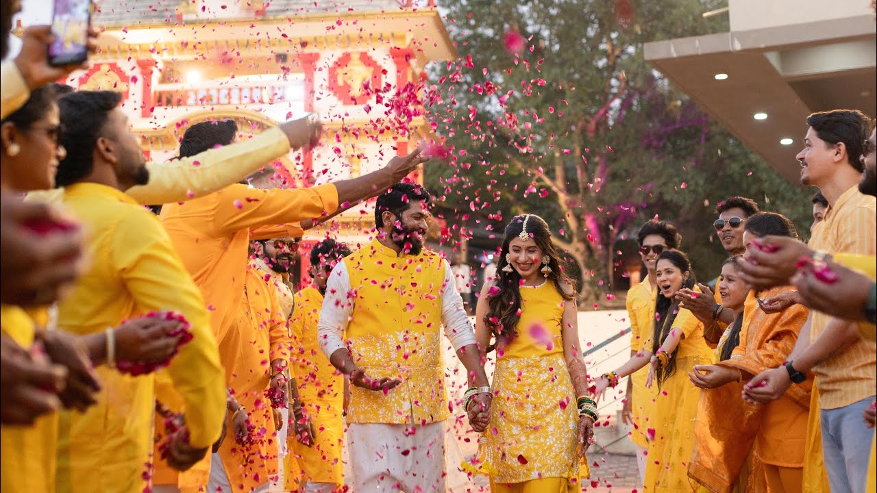 हळदीला कोकणातल्या पारंपारिक फुगड्या || मंदिराच्या आवारात छान सोहळा