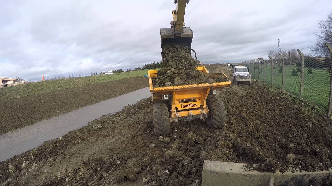 Excavator loading a dumper.Part 2