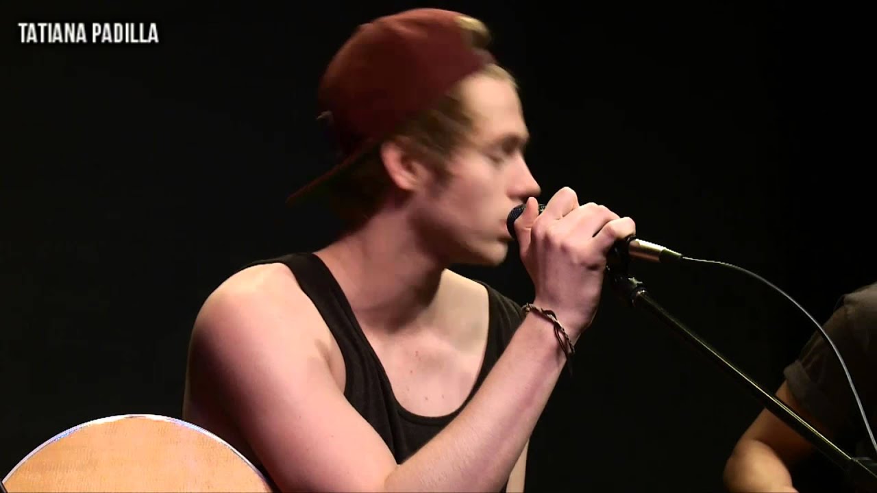 5 Seconds Of Summer - Amnesia - Acoustic performance at 93.3 FLZ in Tampa, Florida