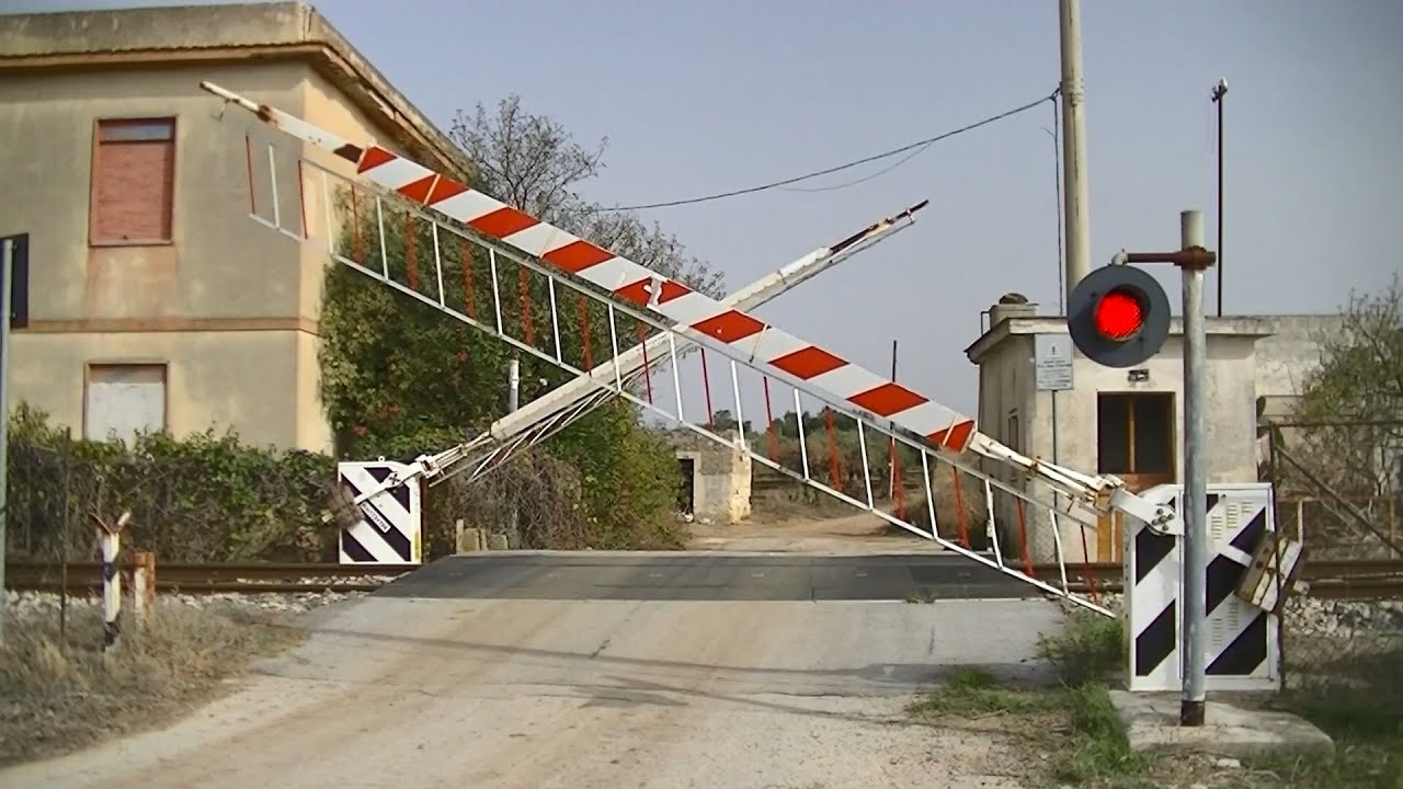 Spoorwegovergang Trapani (I) // Railroad crossing // Passaggio a livello