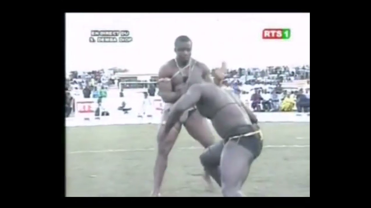 LEGENDARY WRESTLING BOUT   Papa Sow vs Paul Maurice