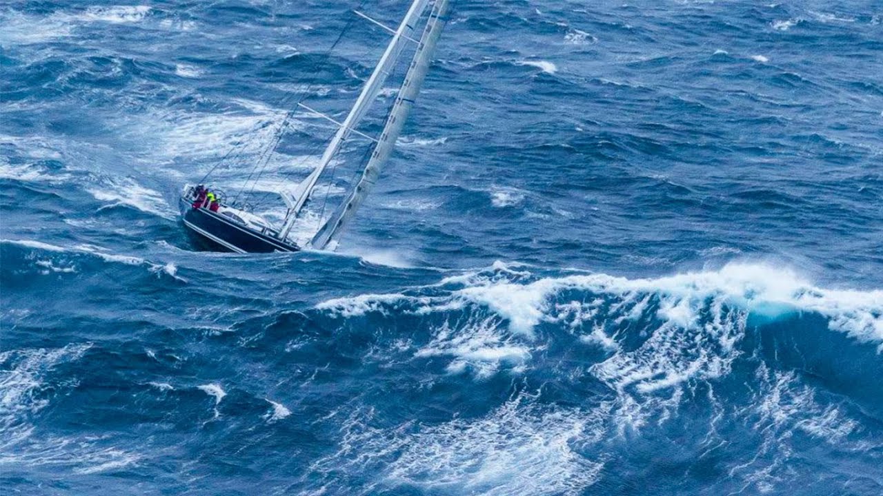 YATES NAUFRAGANDO EN PLENO TEMPORAL | BARCOS PEQUE&Ntilde;OS EN MEDIO DEL TEMPORAL