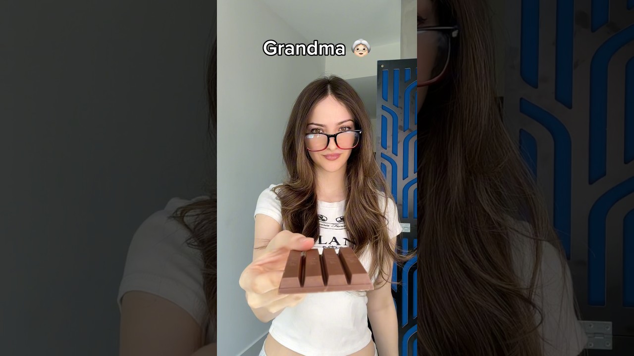 Family members SHARING 🍫 
