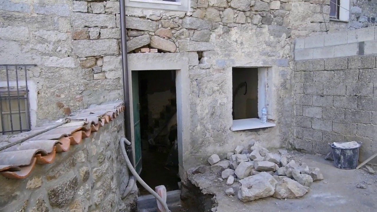 #4 VIDEOTOUR B&B AMKINA IN OLLOLAI 1 EURO HOUSE