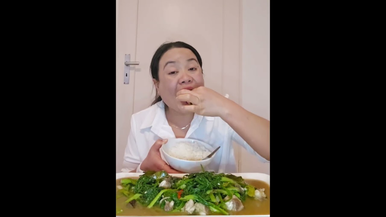 กินแกงอ่อมกระดูกข้างวัว