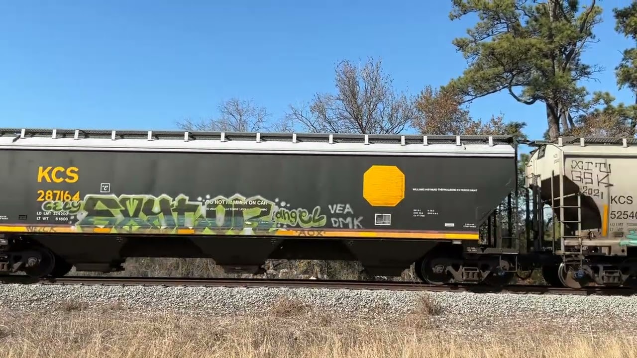 CP 8950 leads a grain train with a Dpu in Houston Texas!!!