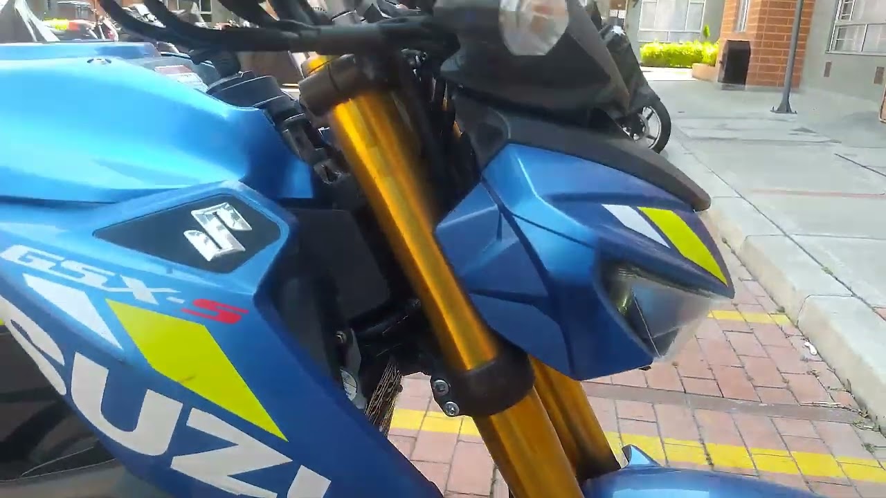 Suzuki GSX-S150 con Barras Invertidas