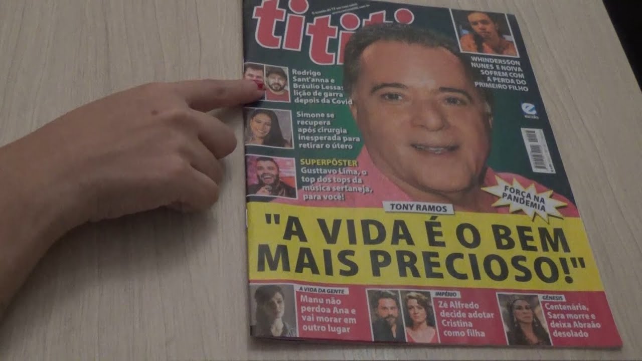 ASMR: folheando uma revista de fofoca