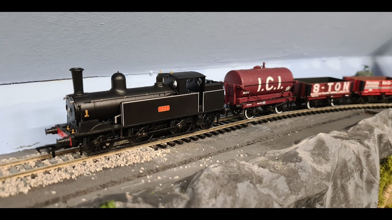 Bachmann LNWR Webb Coal Tank 1054  DCC Sound Fitted Unboxing
