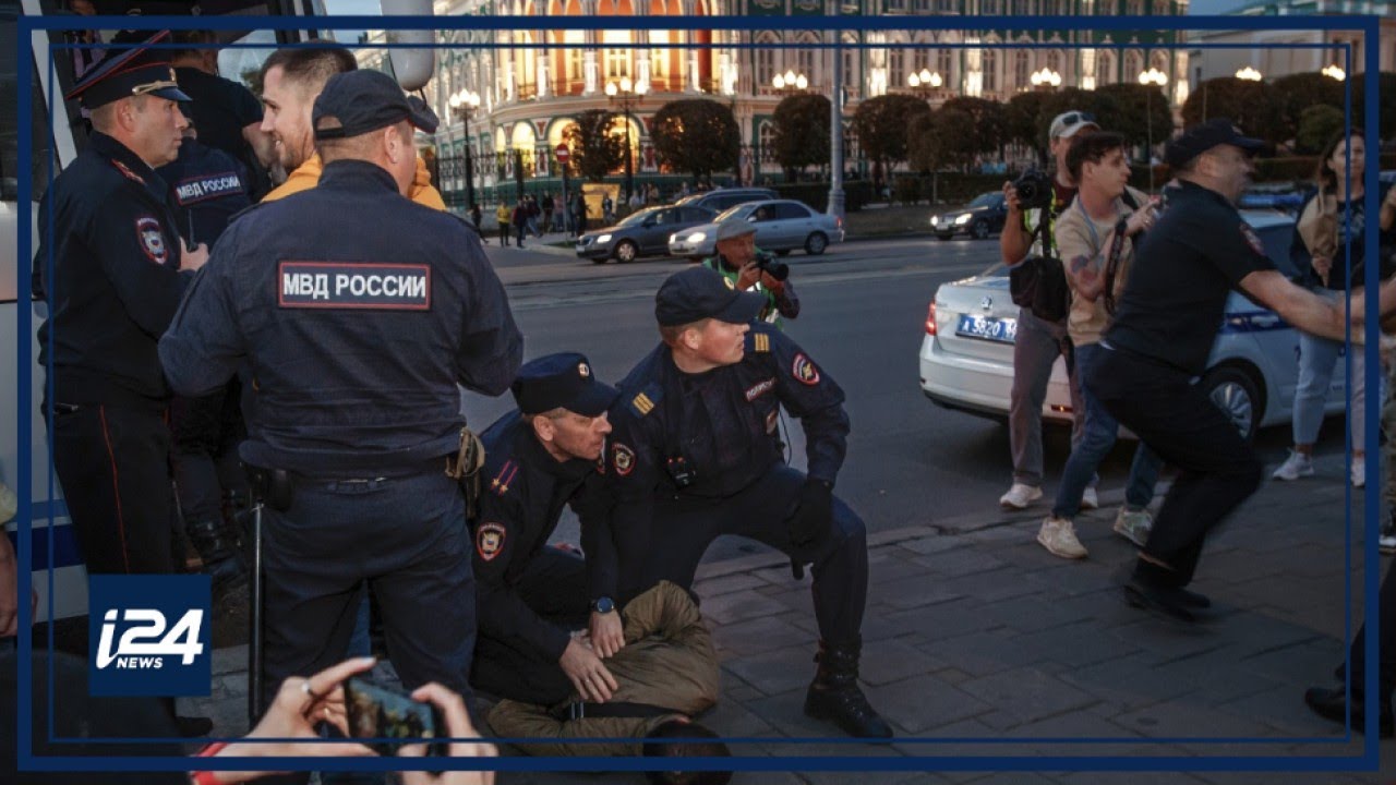 What happens to arrested Russian protestors?