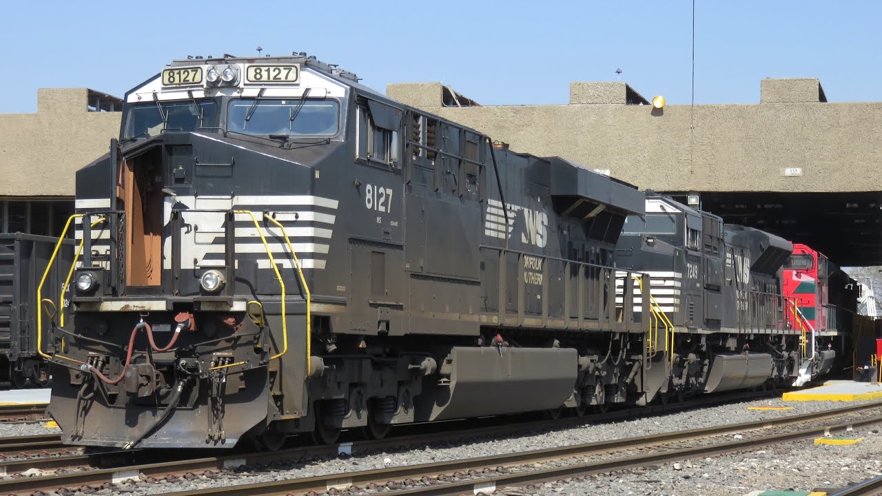 CabTour Locomotives: Norfolk Southern 8127 ES44AC