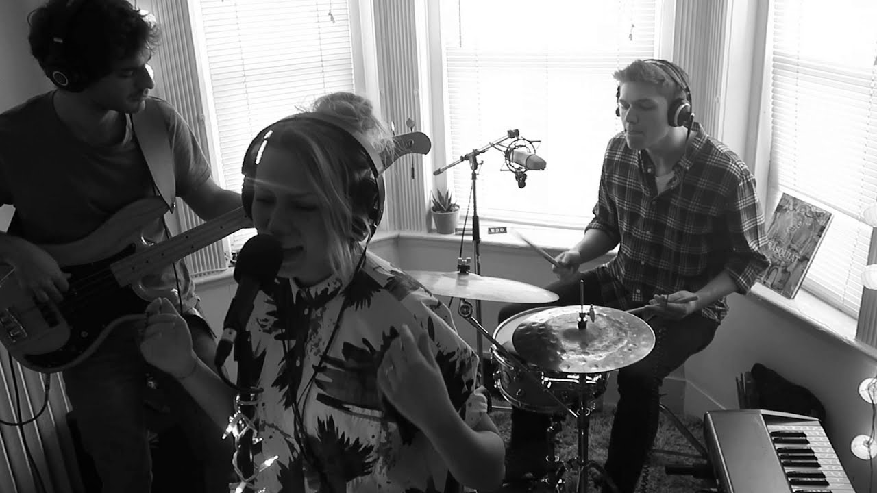 Matilda Gratte // Wake Up (Live at The Crab Sessions)