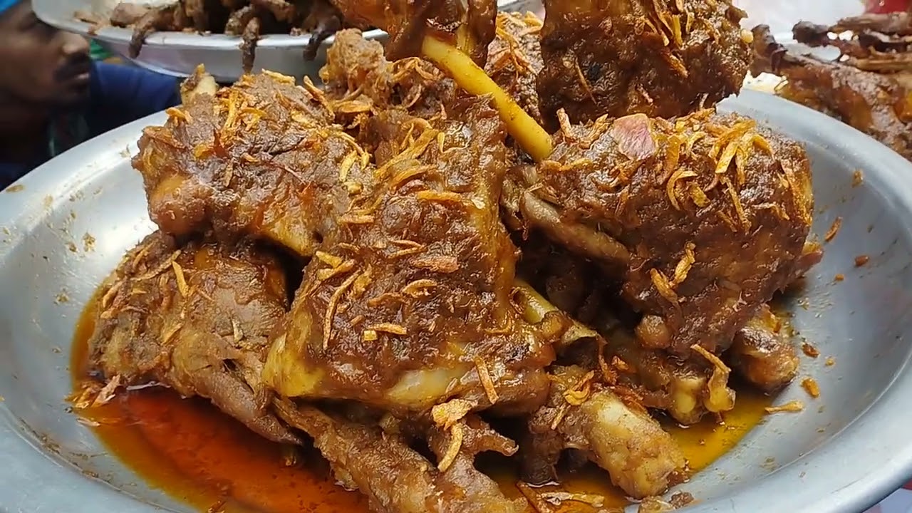 বড়বাপের পোলায় খায়। চকবাজারের ঐতিহ্য বাহী ইফতার 