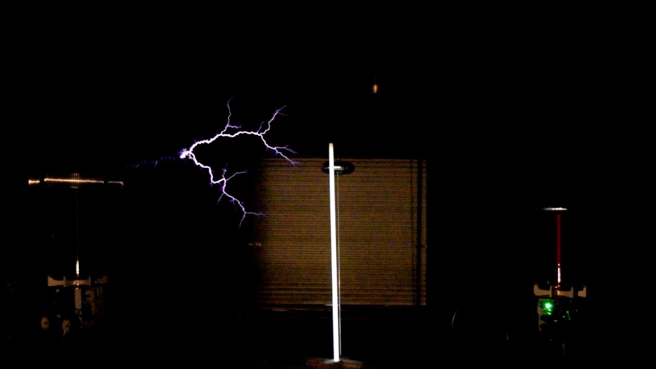 Tesla Coil playing with the interrupter