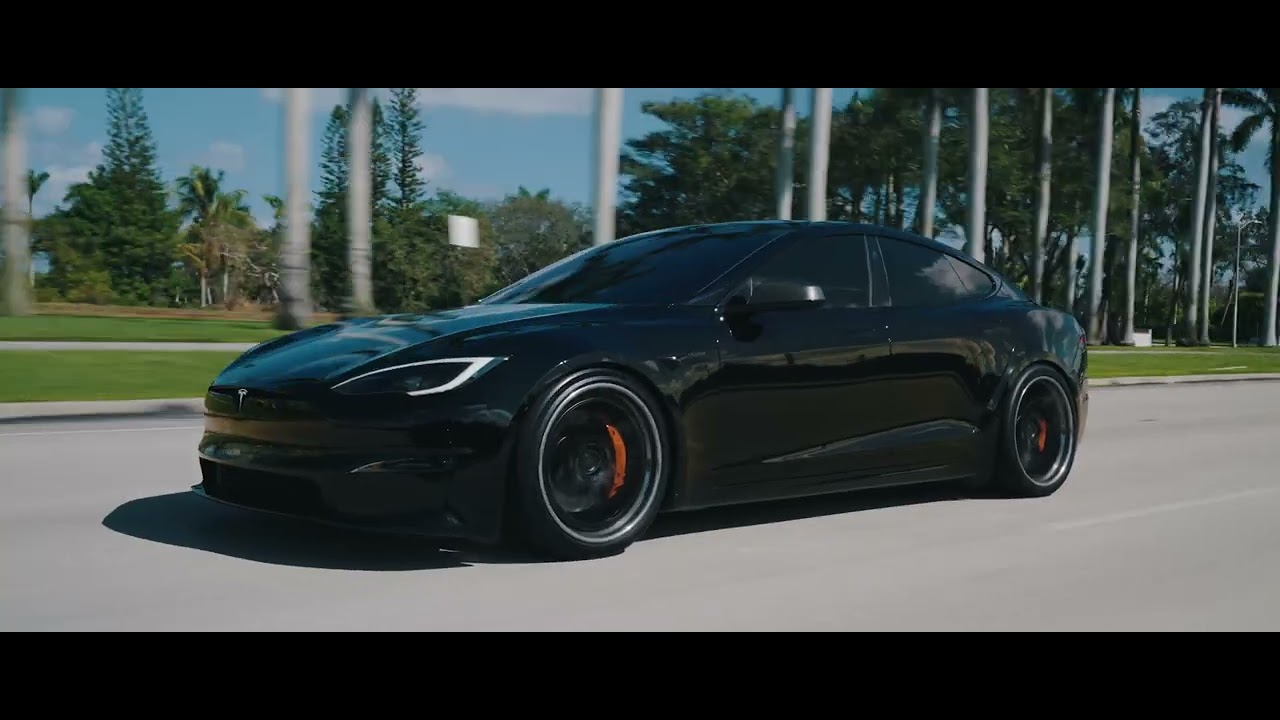 Slammed Tesla Plaid | 21