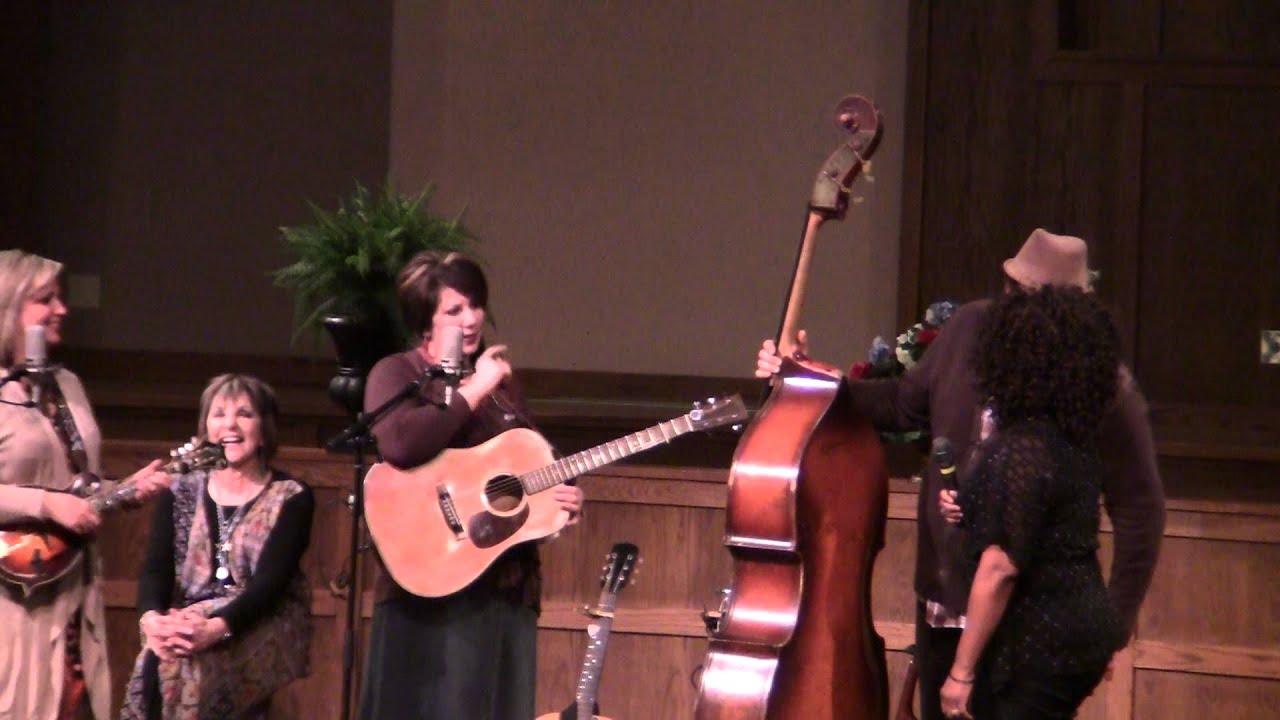 The Isaacs sing with Lynda Randle God On The Mountain