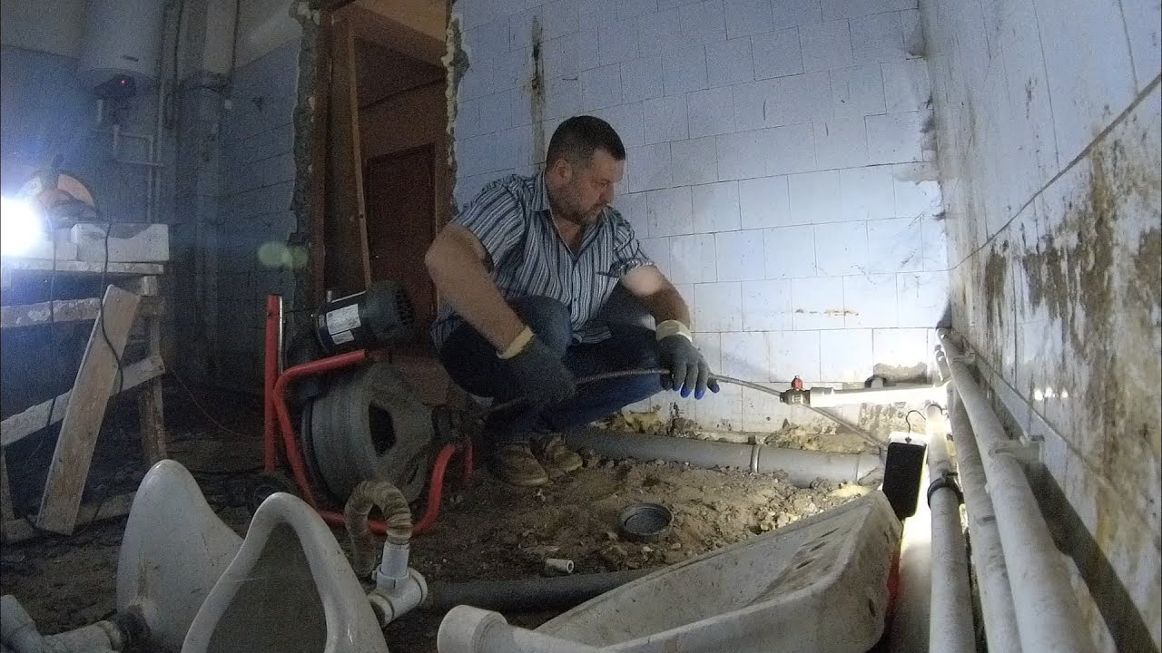 Устранил засор канализации в мастерской. (116) RIDGID K-400.