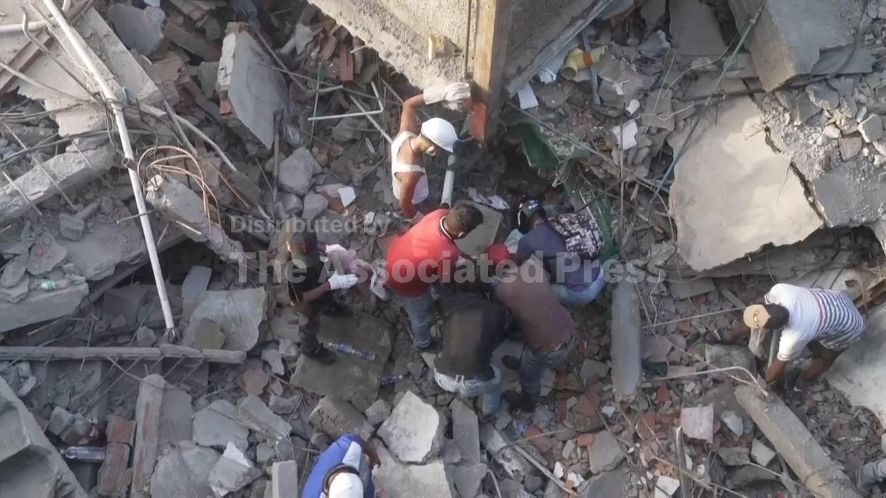 Venezuelans take search for the missing into their own hands as earthquake death toll climbs
