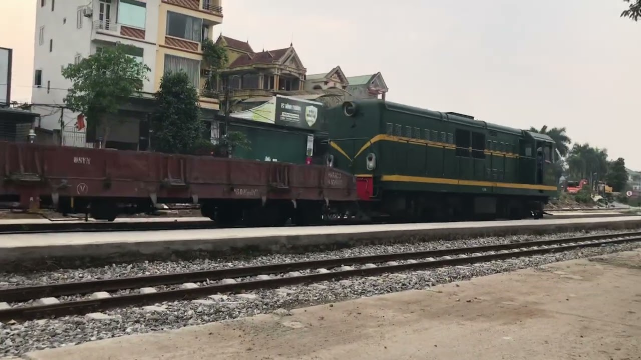 Đ10H-019 kéo H3607 thông qua Ga Phủ Đức 