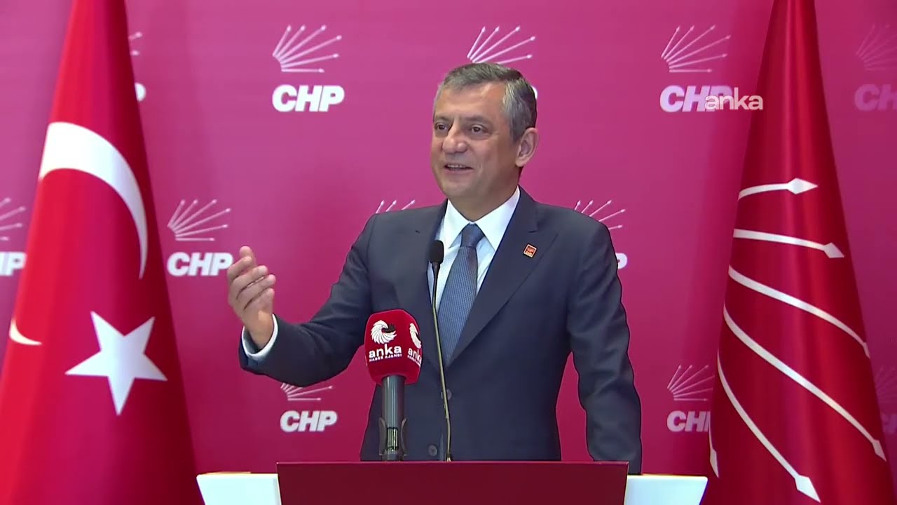 CHP Genel Başkanı Özgür Özel, CTP Genel Başkanı Sıla Usar İncirli ile açıklama yapıyor 