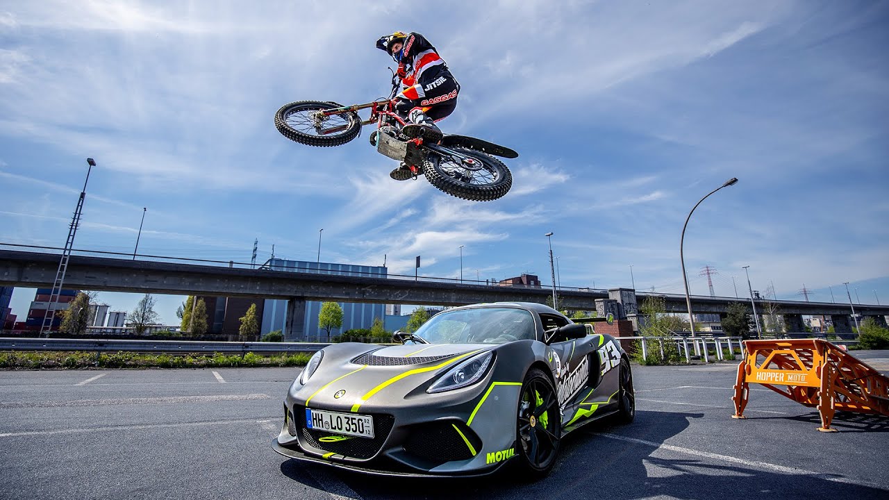ER SPRINGT ÜBER MEINEN LOTUS!!