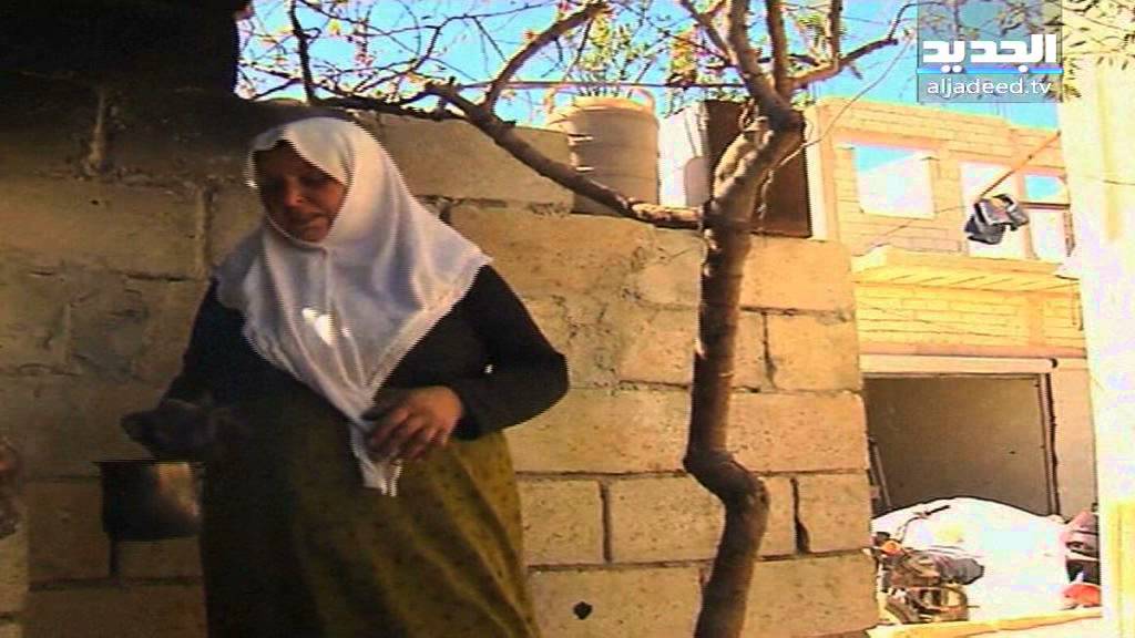 عائلة سورية لاتزال صامدة في بلدة كفرلاتة بمحافظة ادلب