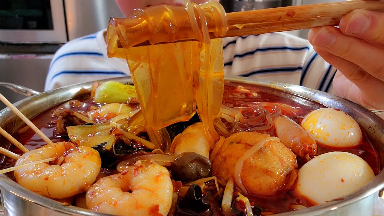 내가만든 마라탕 너무매운데 너무맛있어(자막에 썸네일을 쌈네일이라고 잘못적었네요ㅎ)