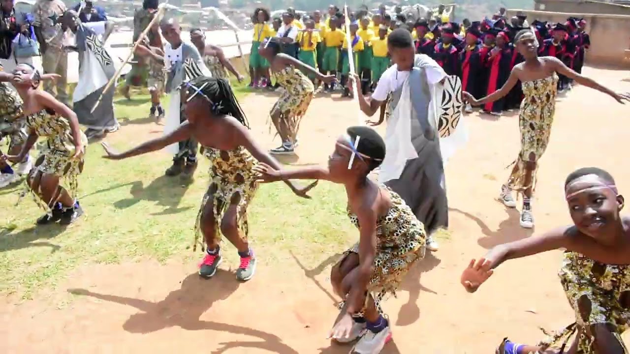 Abana bambere bazi kubyina imbyino nyarwanda#fypシ゚viral #traditional #umuconyarwanda #africa