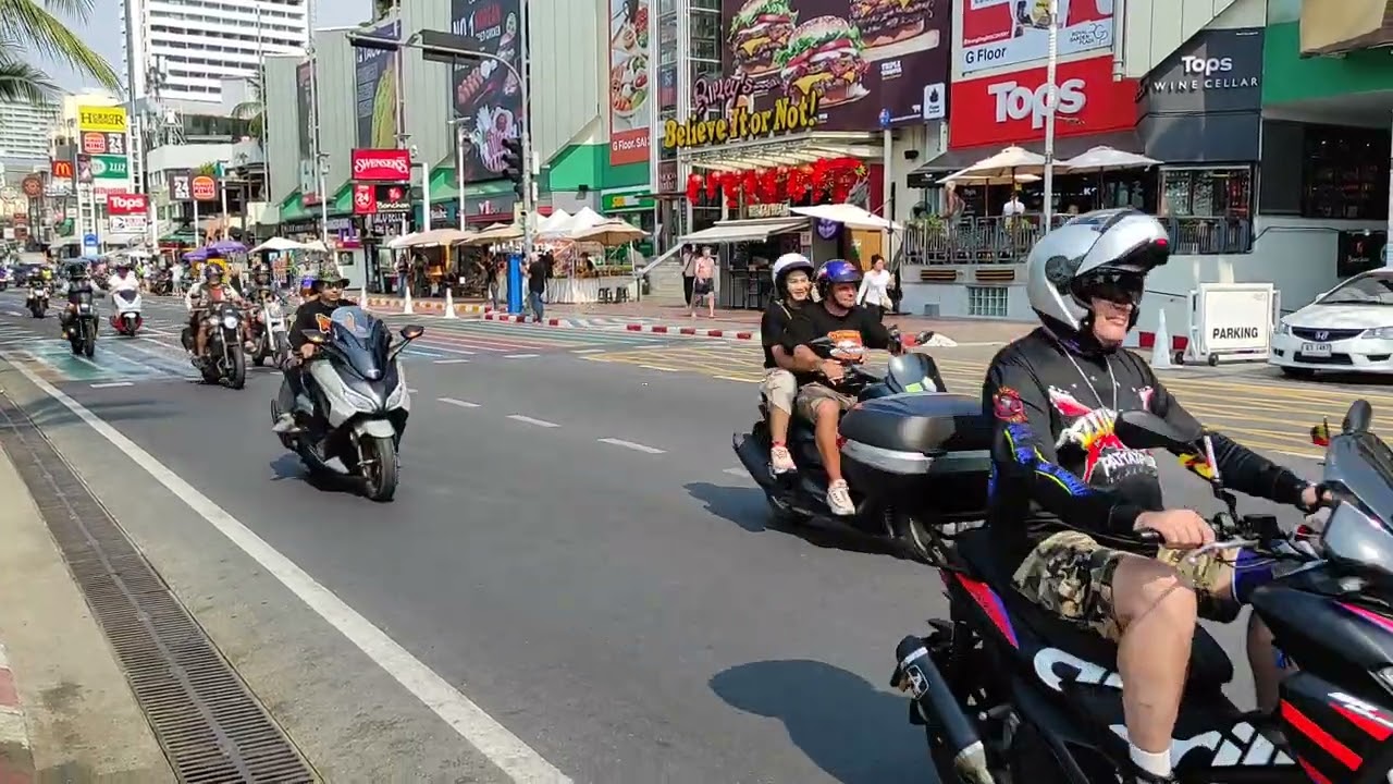 Moped-Parade an der Beachroad