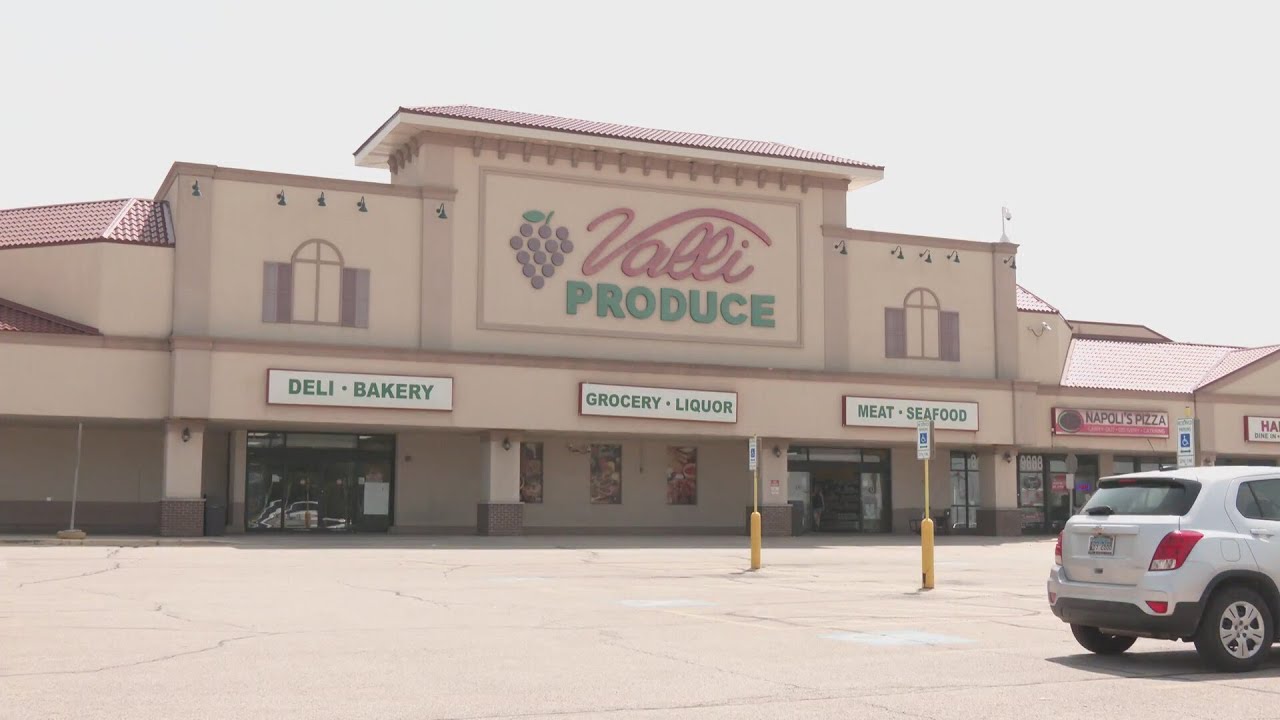 Valli Produce to close Loves Park store
