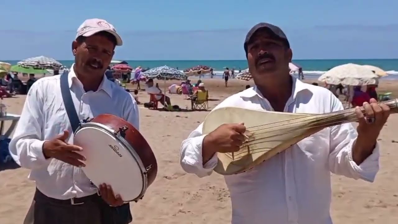 شاطئ سيدي رحال.. وجهة سياحية صاعدة وجاذبية اقتصادية لافتة/ إقبال كبير على البحر قرب الدار البيضاء،