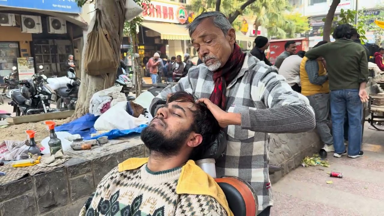 Full relaxing head massage 💆‍♀️ by famous waris barbar #relaxing #relxing #dailymax #headmassage 