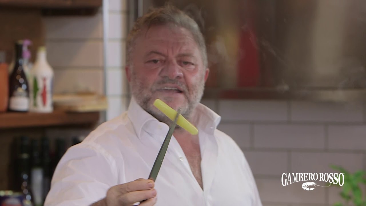 La ricetta di Peppe Guida: Candele lunghe del Pastificio dei Campi, pomodori acerbi, cacio e nduja
