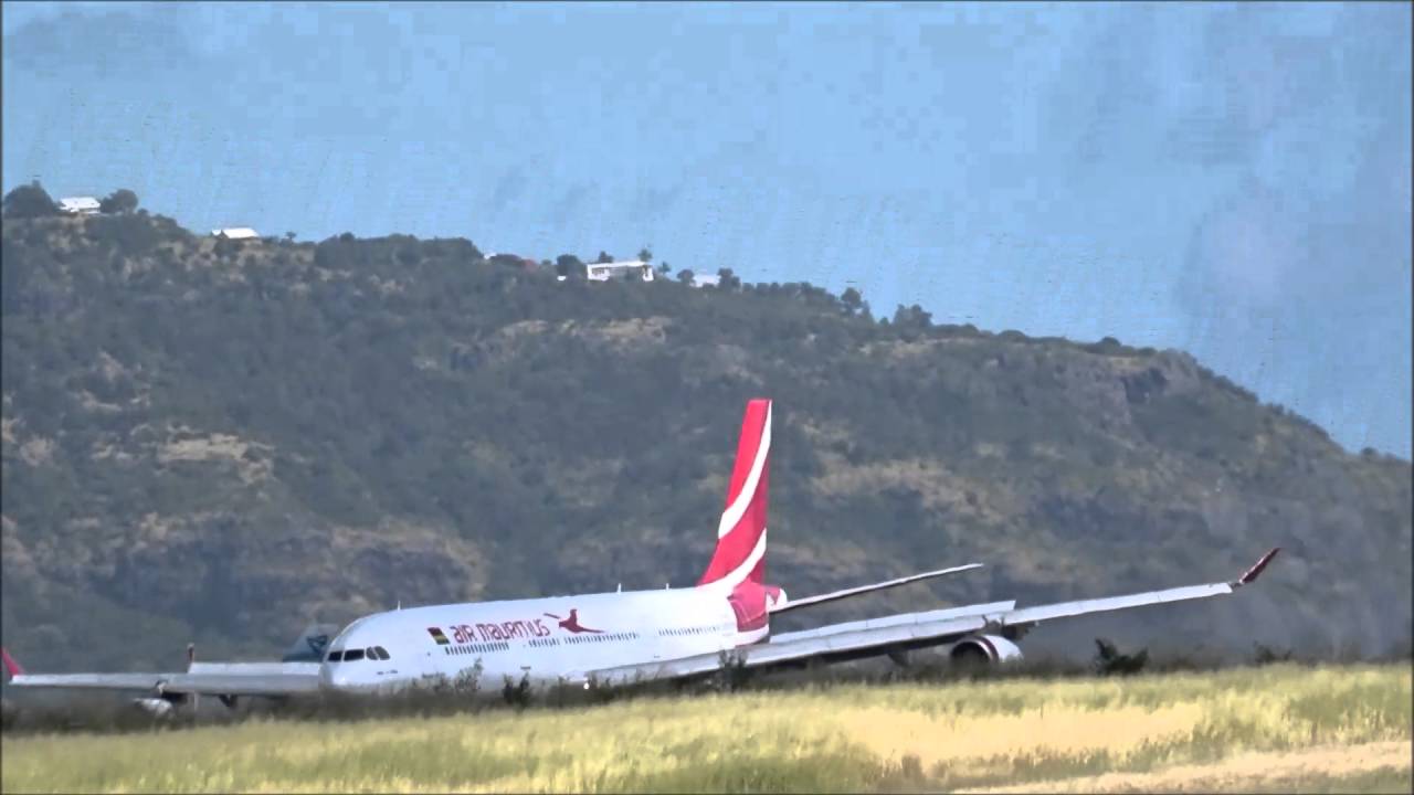 Planes Spotting at Roland Garros Airport-Takes offs and Landings, RUN/FMEE