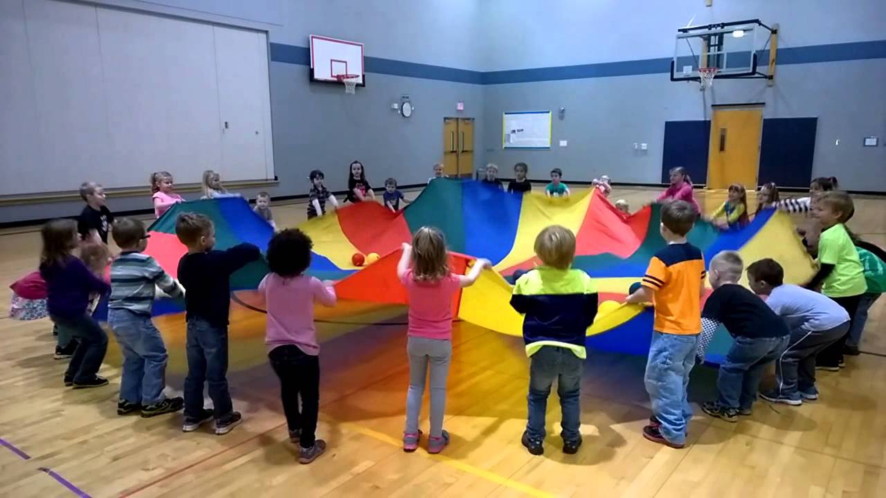 2014 Kindergarten Parachute Fun!