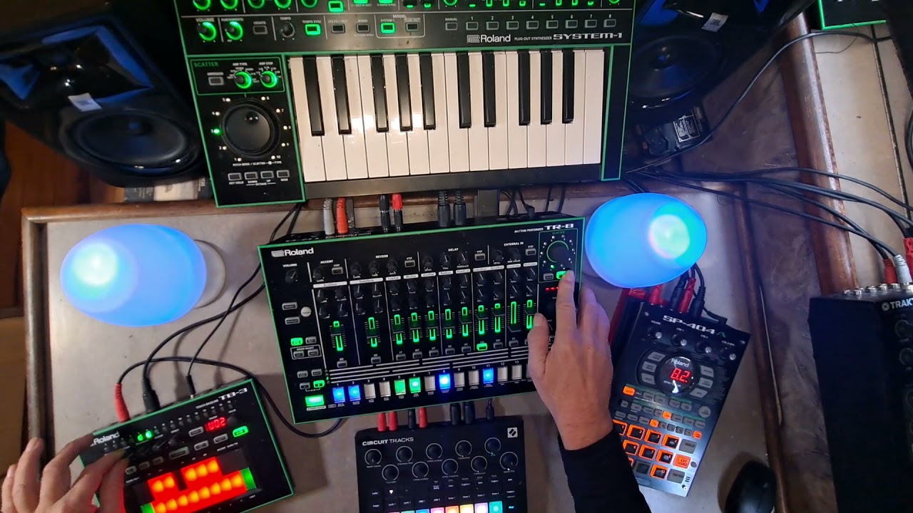 Donna Summer I Feel Love House Techno Live Jam with Roland TB3, TR8, SP404, System 1, Circuit Tracks