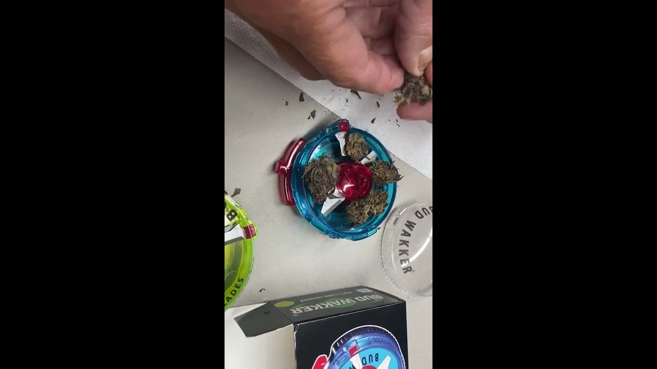 The Bud Wakker Herb Grinder - The Worlds First Pull-Cord Grinder