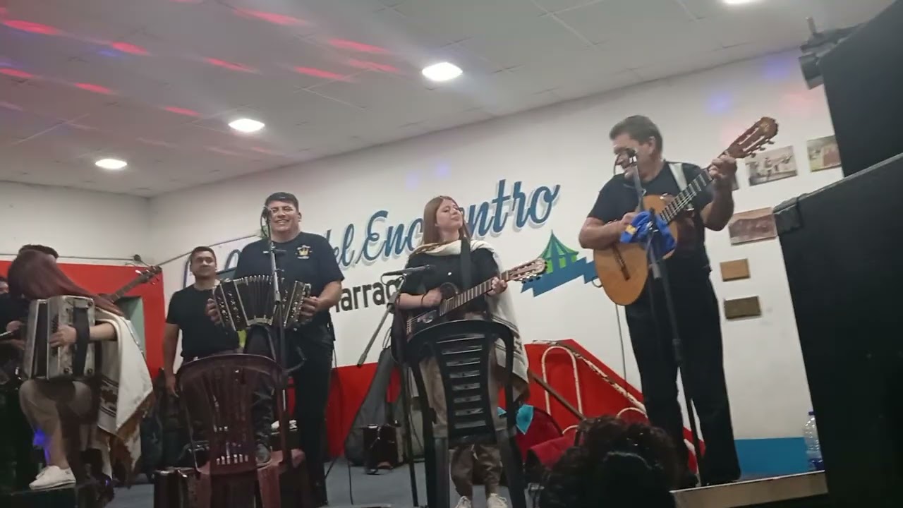 Las Hermanitas Torres junto a la banda de pastor luna 