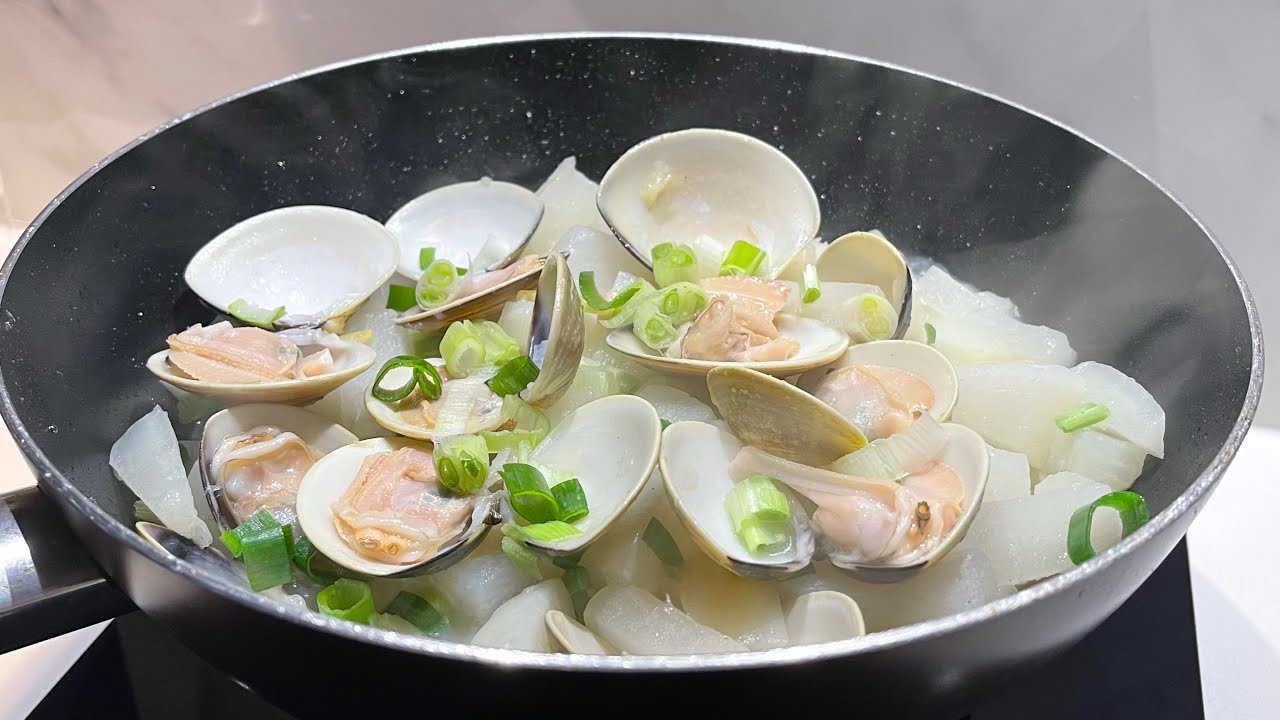 【蘿蔔煮蜆】 Boiled clams with radish 