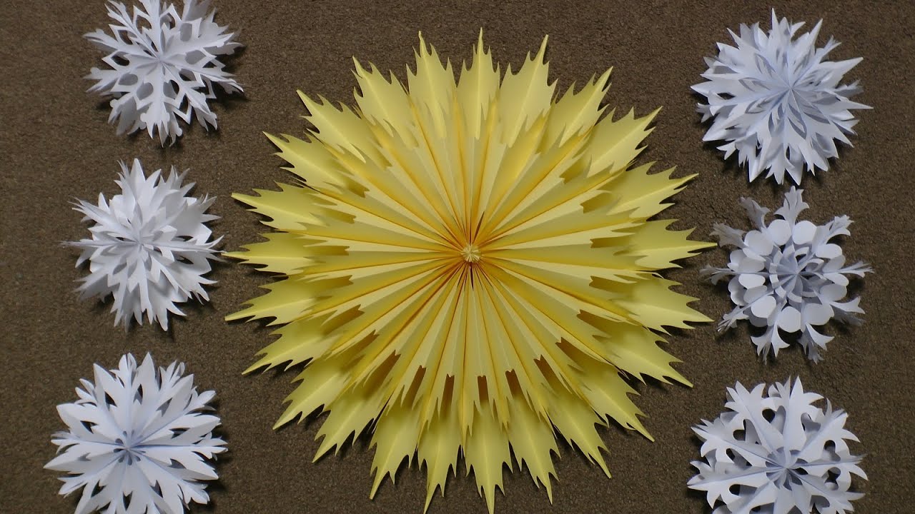 Huge paper snowflake.     Copo de nieve de papel enorme