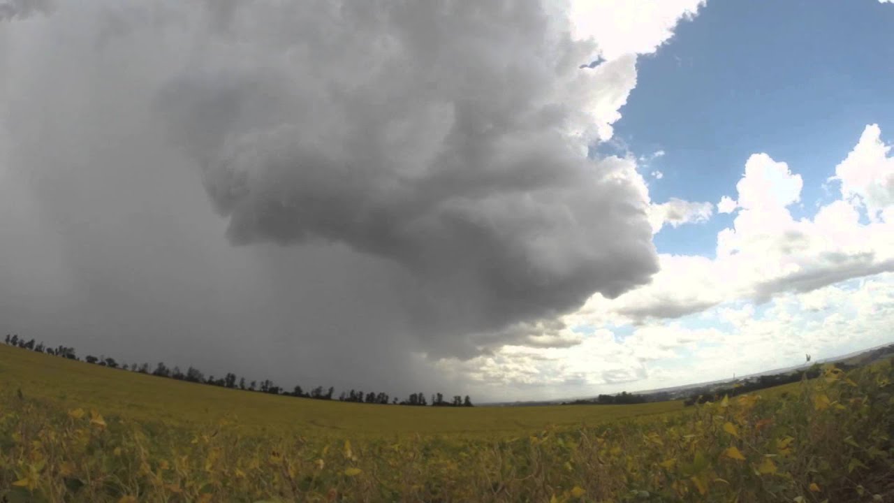 Micro explos&atilde;o (Microburst) em Maring&aacute; - 02/02/2016