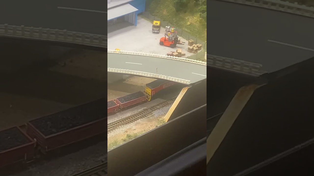Checking out the kiwi-rail train model ￼
