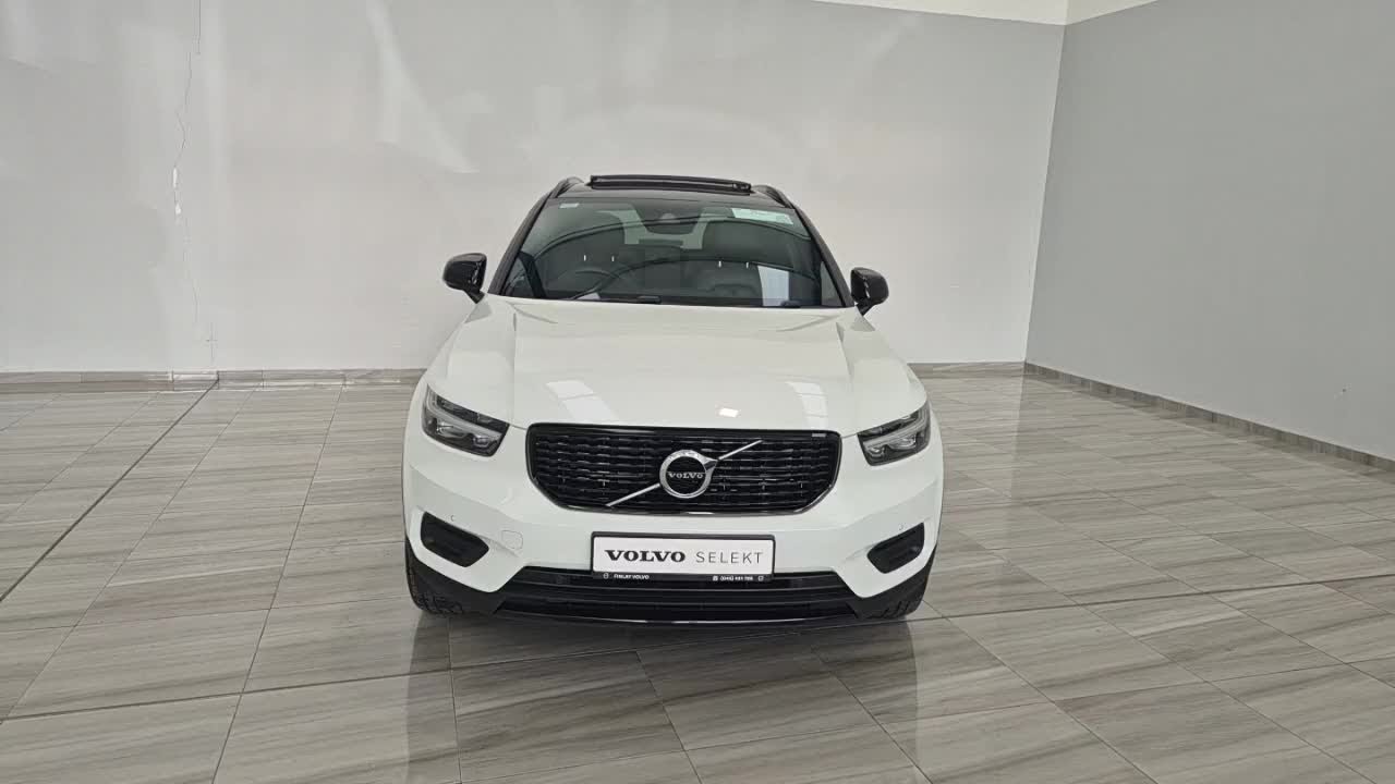221KE1073 - 2022 Volvo XC40 PHEV T4 197hp R-Design FWD RefId: 717301