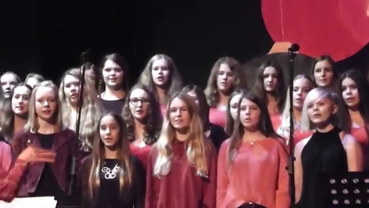 Lessing-Gymnasium Uelzen; Weihnachtskonzert 2015; Chor (Santa Claus is comin' to town)
