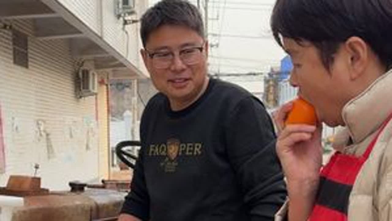 给大家推荐一款应季的水果，巧克力脆柿，放一放更好吃#巧克力脆柿子
