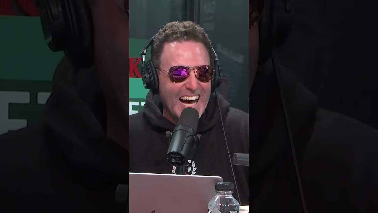 Почему сотрудник бара следит за девушкой Дэйва Портноя