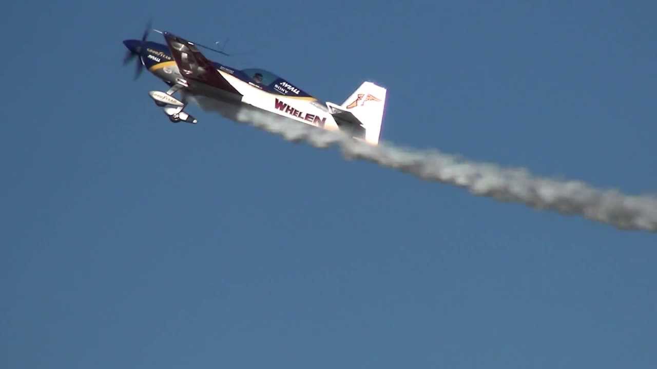 Michael Goulian - Whelen Extra 330 - Oshkosh 2013 Saturday